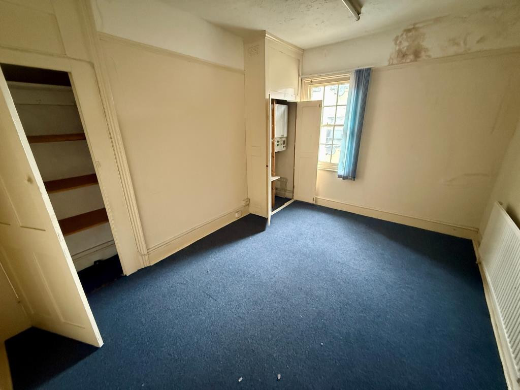 Lot: 58 - PLANNING PERMISSION GRANTED FOR CONVERSION INTO TWO SHOPS AND SIX ONE-BEDROOM FLATS - Second floor